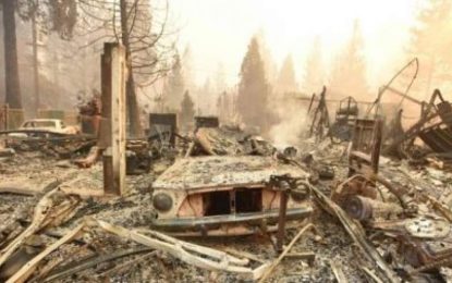 در آتش‌سوزی در کالیفورنیای امریکا، ۶ تن کشته و هزاران تن آواره شده است