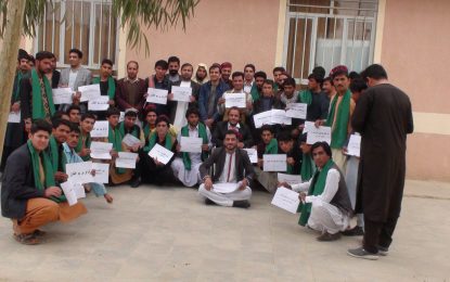 شماری از جوانان در نیمروز از تظاهرات جنبش حفاظت از پشتون‌ها در پاکستان حمایت کردند