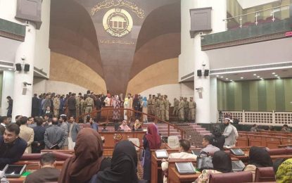 شماری از وکلای زن مجلس نمایندگان، مانع کار رئیس پارلمان شدند