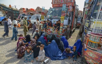 جاپان ۱ میلیون دالر به مهاجران افغان در پاکستان کمک می‌کند