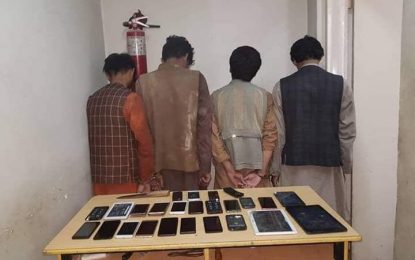 چهار سارق حرفه‌ای با ۲۵ سیت موبایل در ولایت بلخ بازداشت شده اند